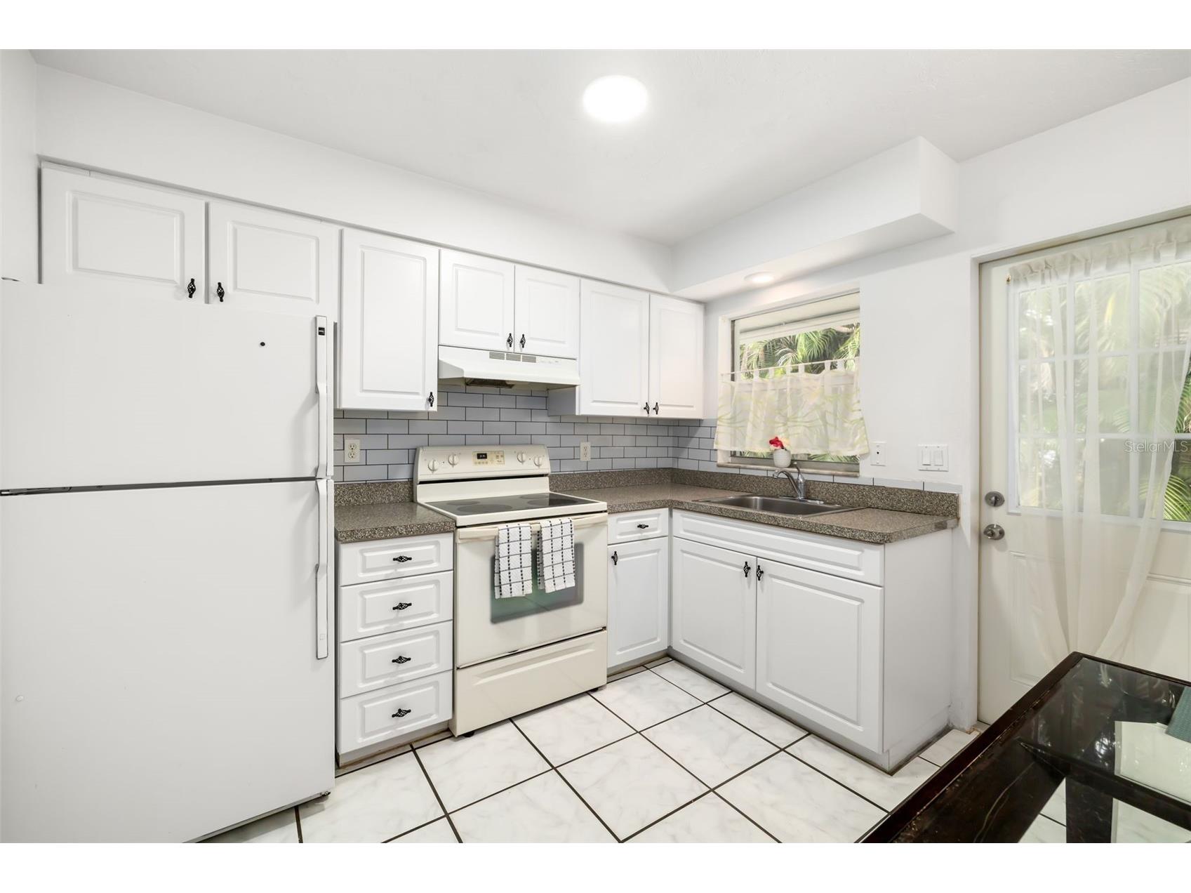 4001 Groveland Avenue Sarasota FL 34231 A4691652 image9