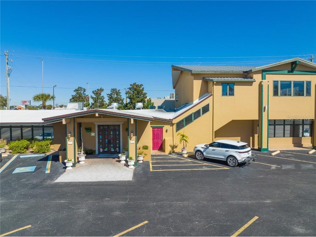 4001 S Tamiami Trail Sarasota FL 34231 A4555633 image1