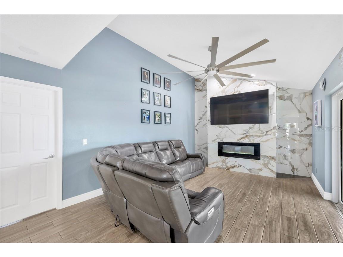 4002 Briarlake Drive Valrico FL 33596 TB8417788 image24