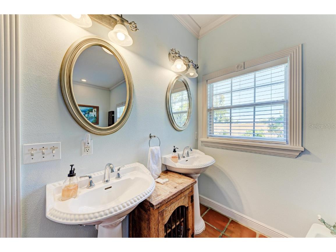 4003 5th Avenue Holmes Beach FL 34217 A4669926 image34