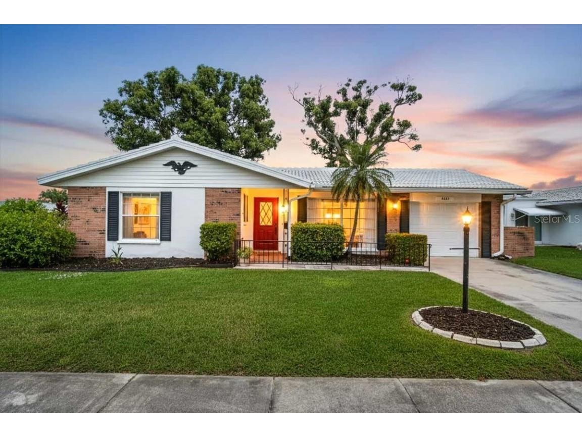 4003 Joyce Drive Bradenton FL 34208 A4666898 image1