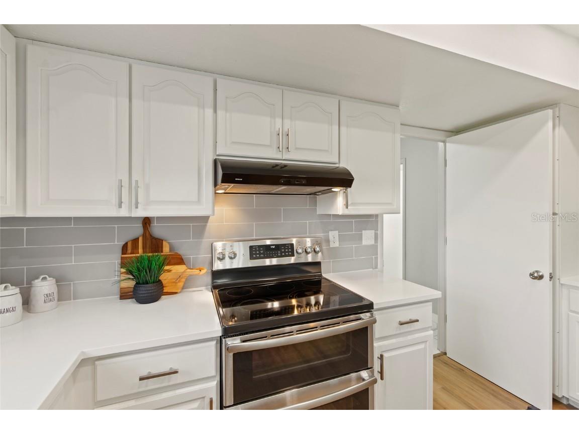 4004 Hidden River Lane Sarasota FL 34240 A4660693 image12