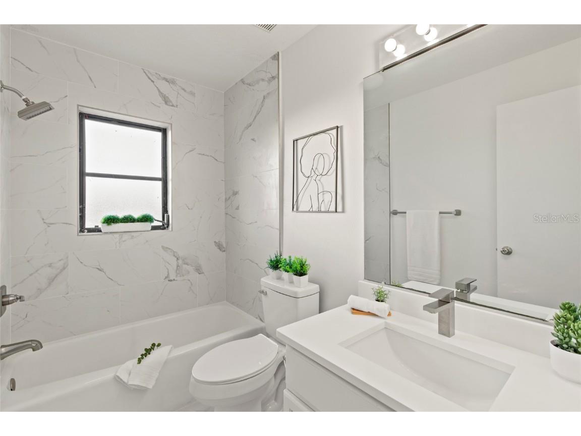 4004 Hidden River Lane Sarasota FL 34240 A4660693 image15