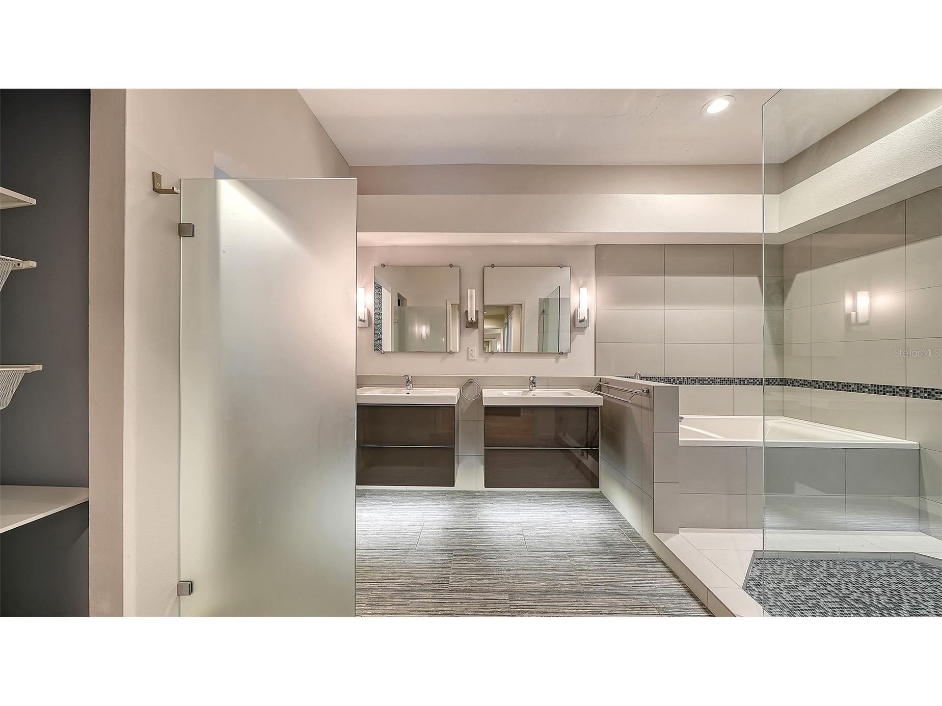 4004 Penshurst Park Sarasota FL 34235 A4695985 image10
