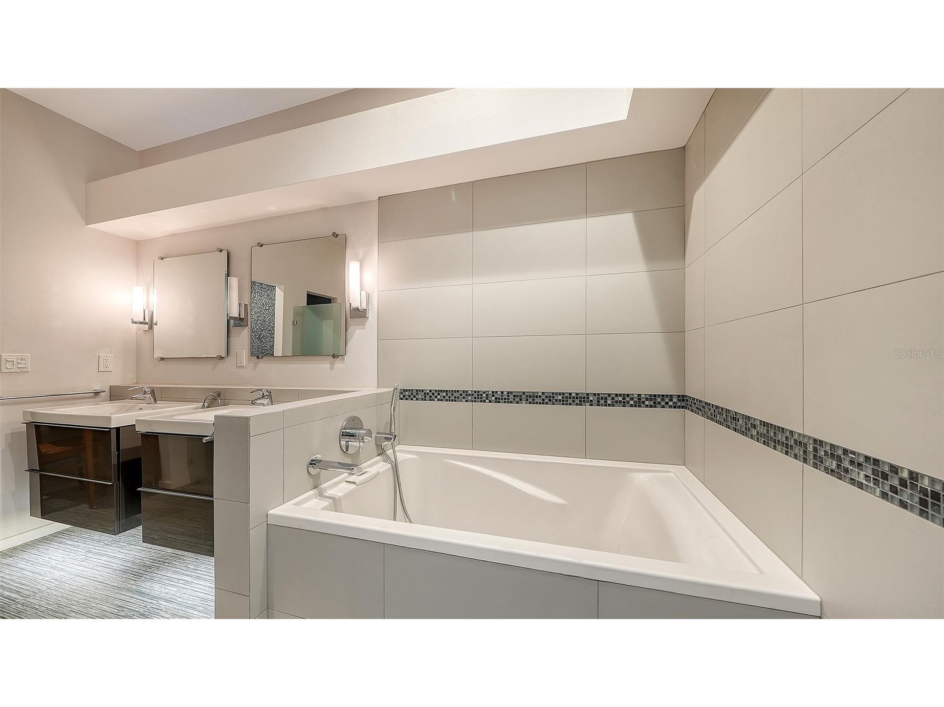 4004 Penshurst Park Sarasota FL 34235 A4695985 image12