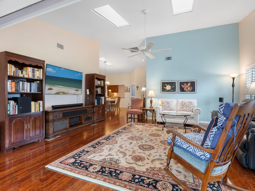 4004 Wilshire Circle E #89 Sarasota FL 34238 A4659133 image8