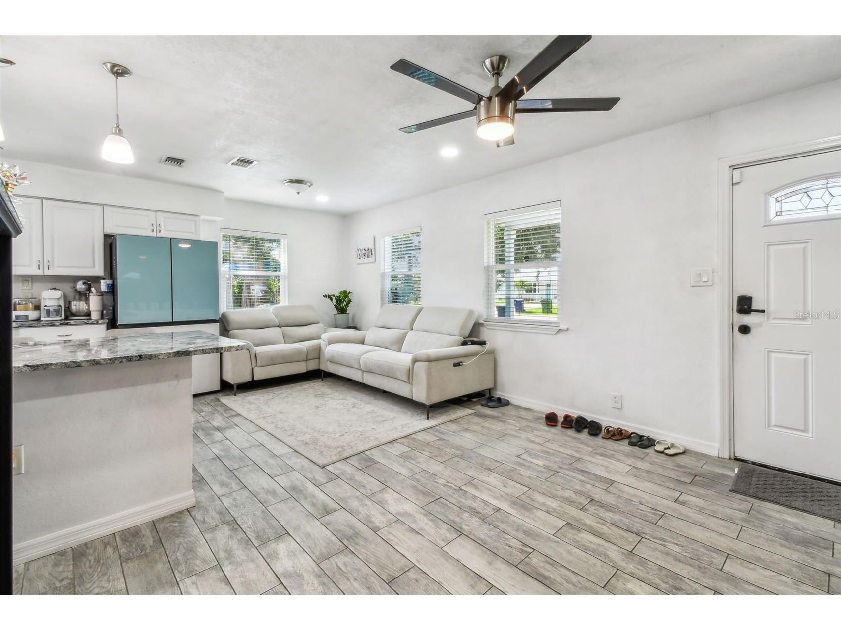 4005 W Tyson Avenue Tampa FL 33611 TB8495142 image3