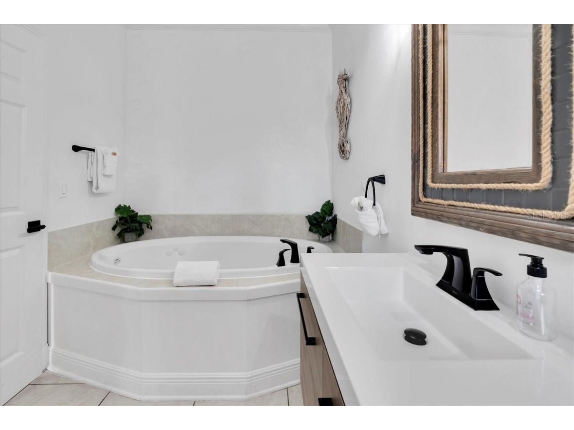 4006 5th Avenue Holmes Beach FL 34217 A4671831 image22