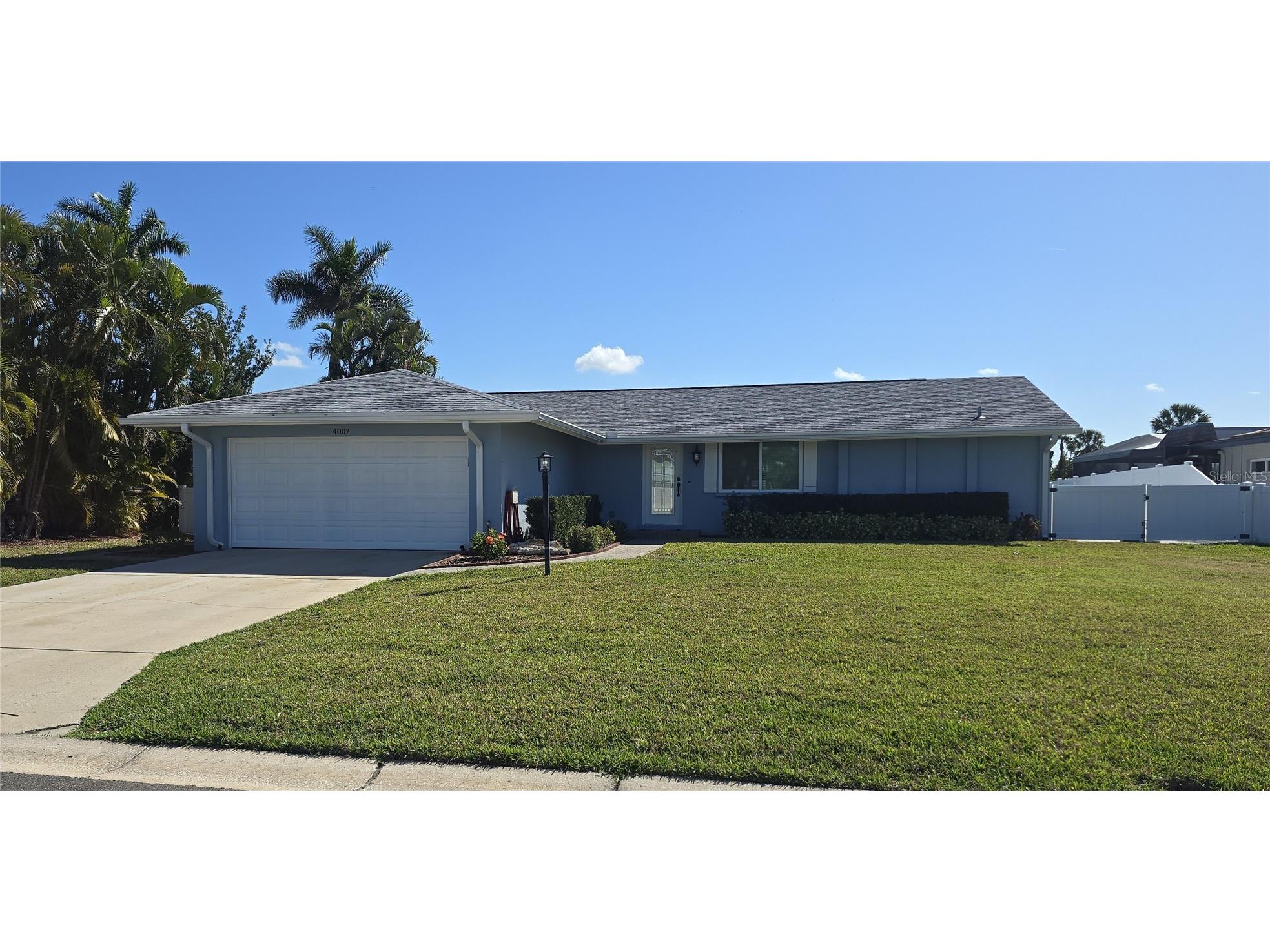 4007 Royal Palm Drive Bradenton FL 34210 - SAN REMO CANAL A4685691 image1