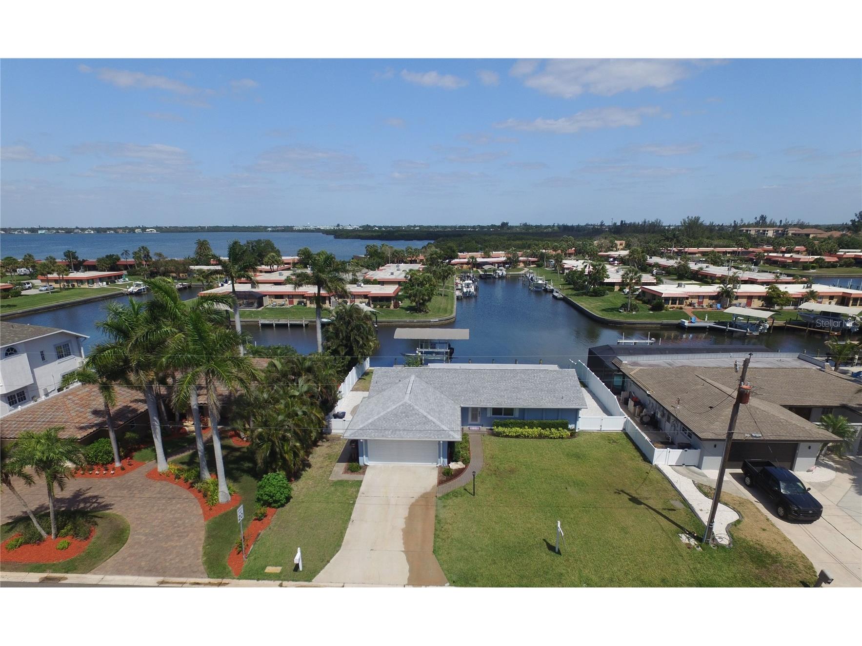 4007 Royal Palm Drive Bradenton FL 34210 - SAN REMO CANAL A4685691 image2
