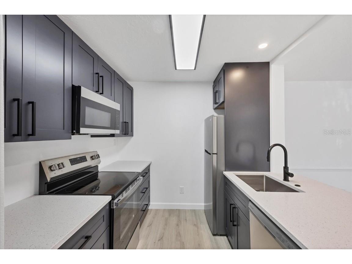 4008 Crockers Lake Boulevard #11 Sarasota FL 34238 A4666434 image2