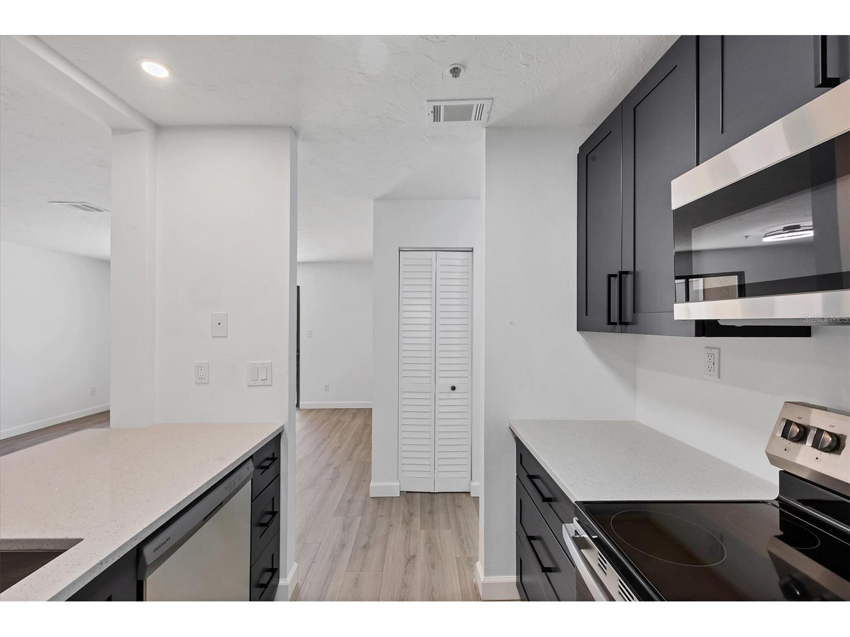 4008 Crockers Lake Boulevard #11 Sarasota FL 34238 A4686347 image15