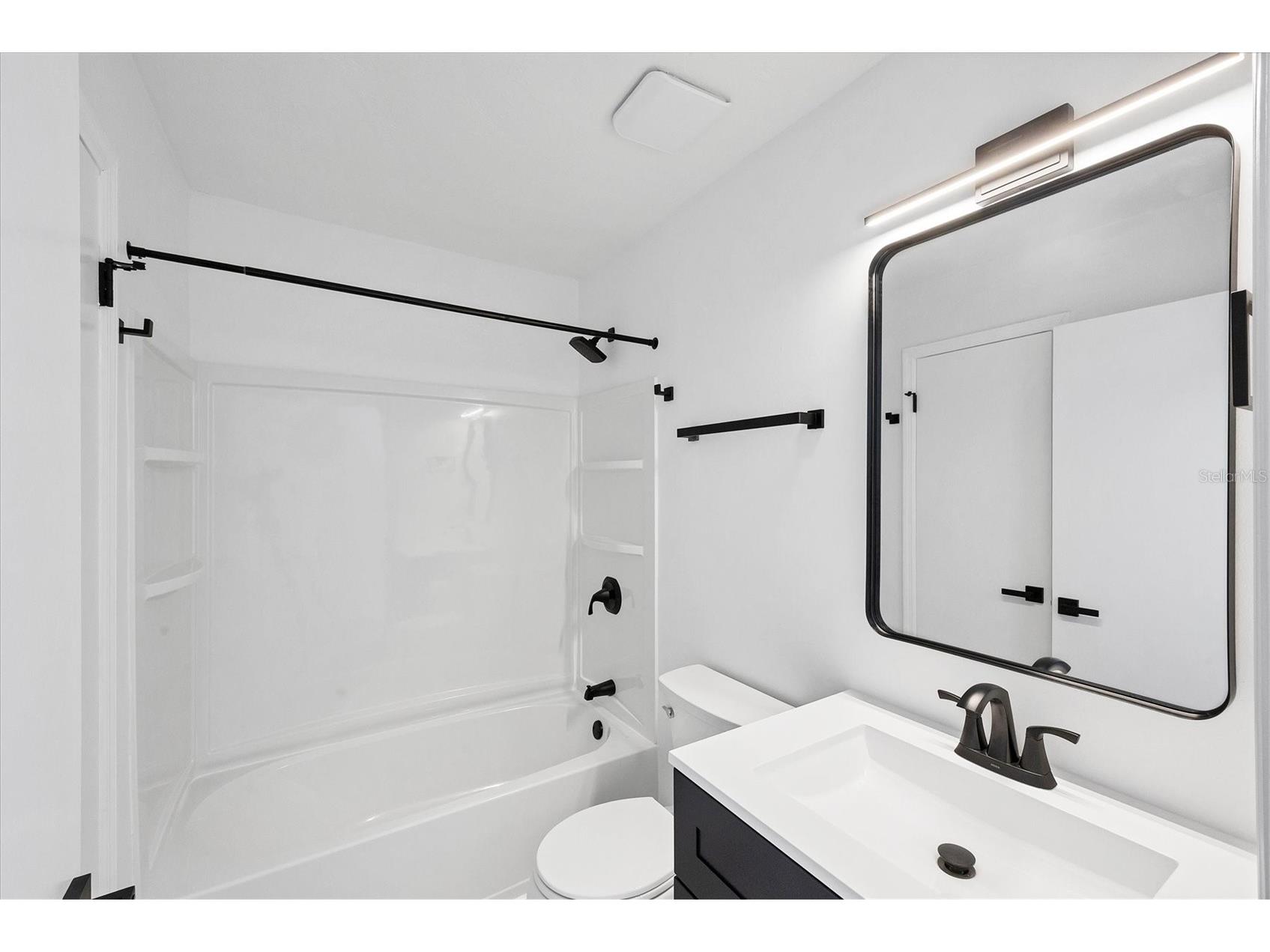 4008 Crockers Lake Boulevard #11 Sarasota FL 34238 A4686347 image26