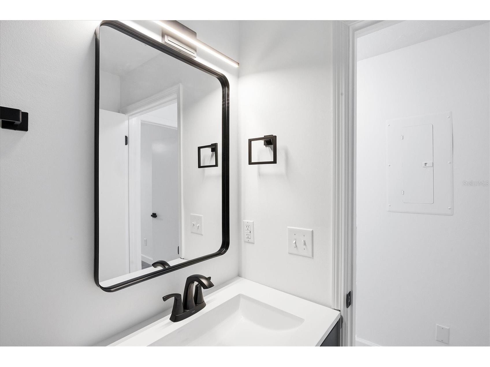 4008 Crockers Lake Boulevard #11 Sarasota FL 34238 A4686347 image27