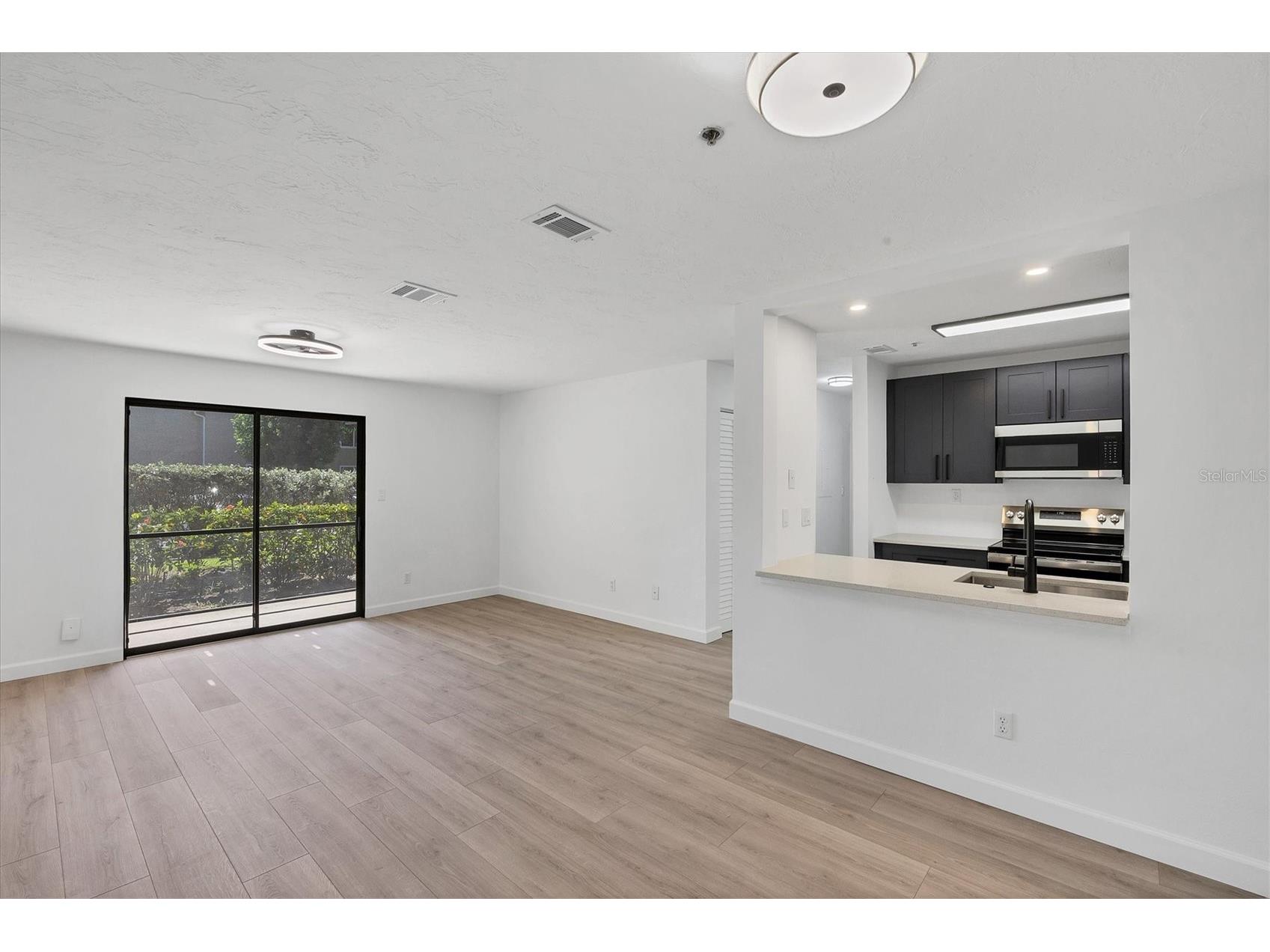 4008 Crockers Lake Boulevard #11 Sarasota FL 34238 A4686347 image3