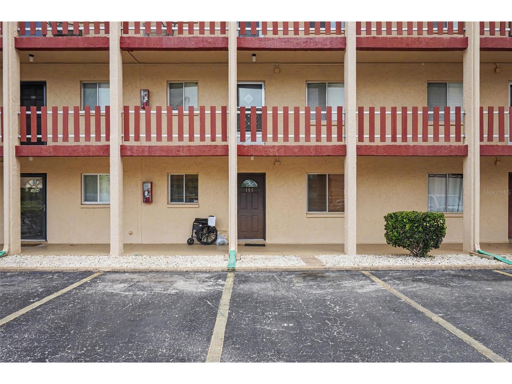 4009 Lake Bayshore Drive #105 Bradenton FL 34205 TB8528729 image2