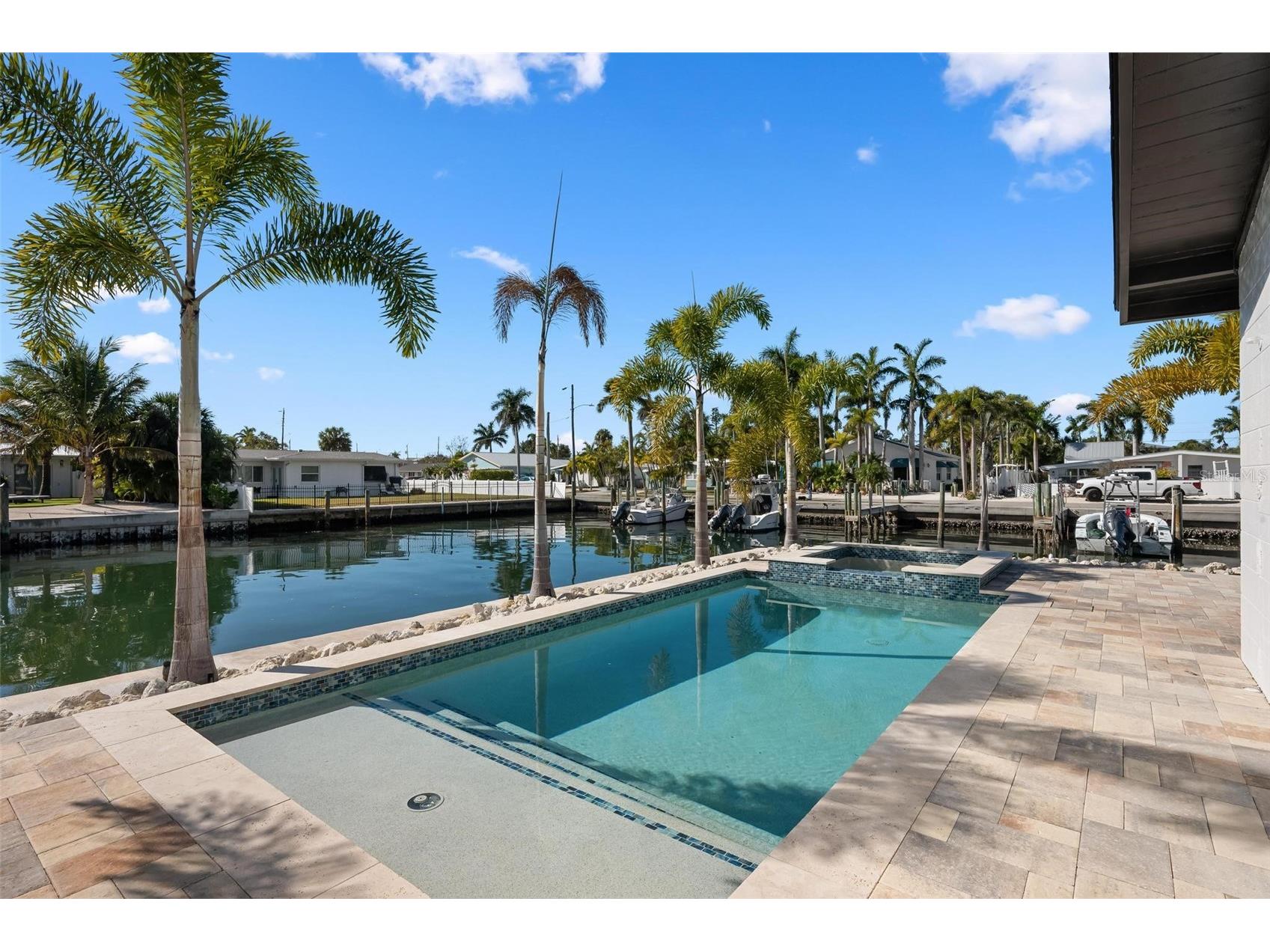 401 28th Street Holmes Beach FL 34217 A4681048 image2