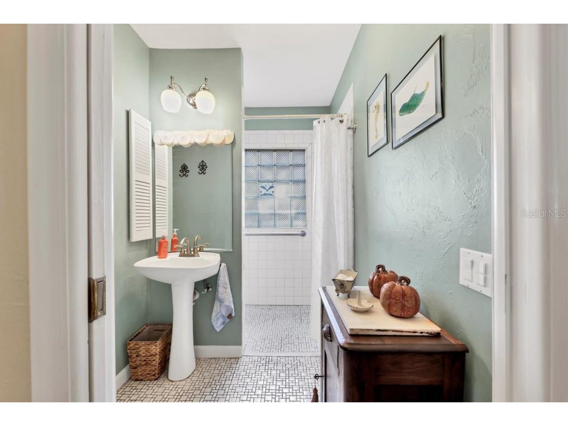 401 28th Street W Bradenton FL 34205 A4673428 image27