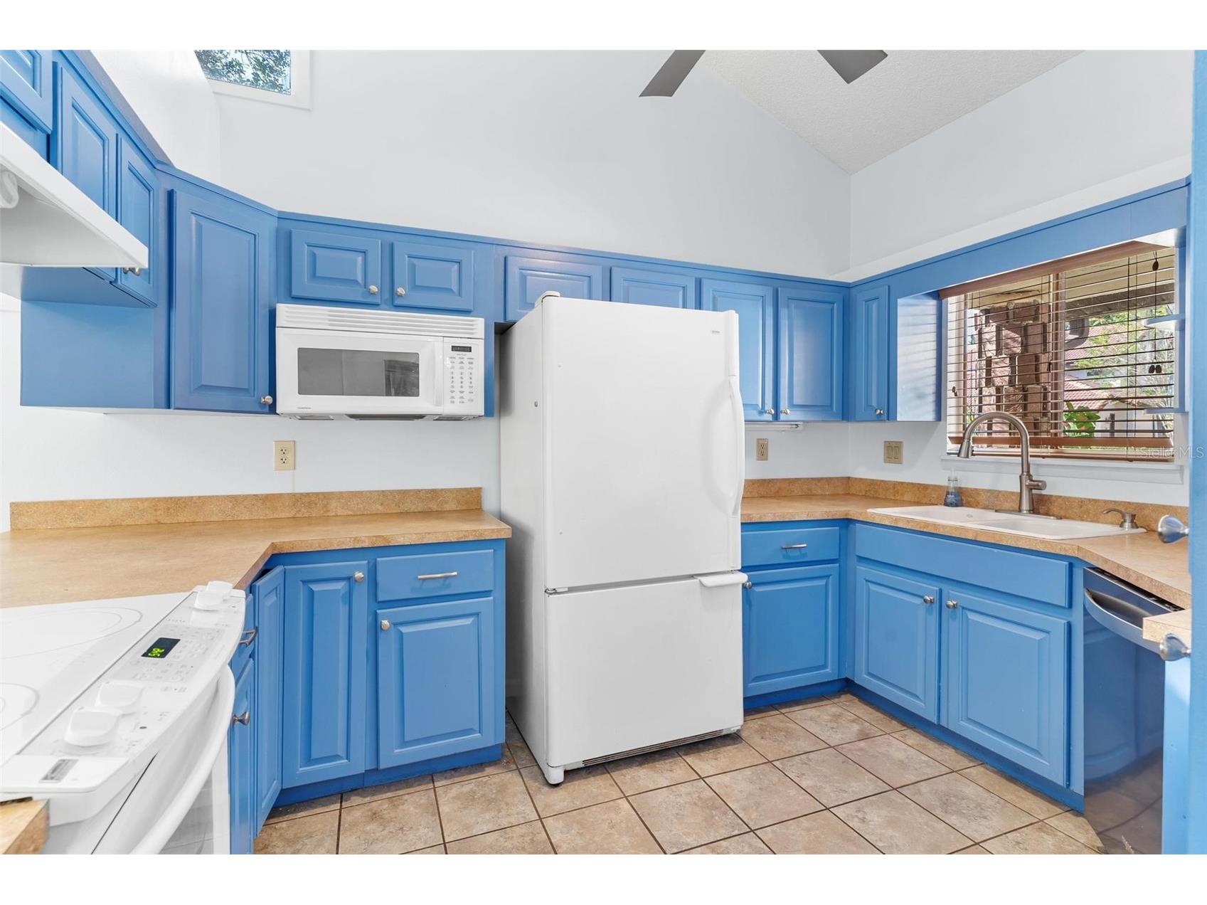 401 Clusterwood Drive Yalaha FL 34797 - LAKE HARRIS CHAIN OF LAKES G5102971 image13