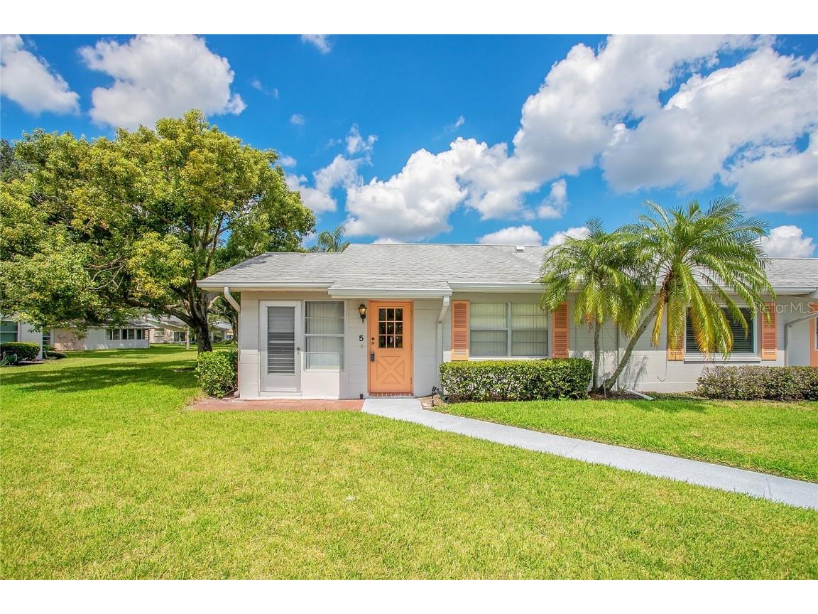 401 De Grasse Place #5 Sun City Center FL 33573 L4939569 image1