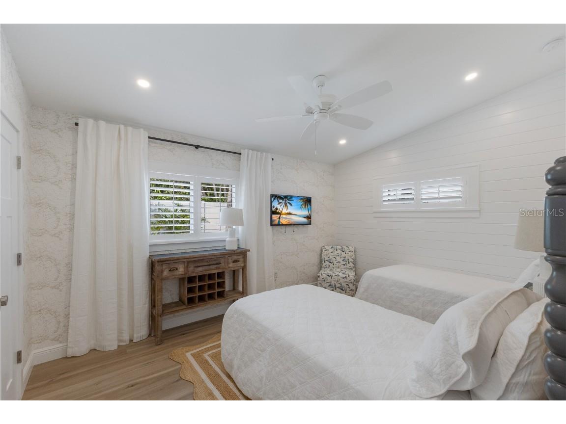 401 N Shore Drive Anna Maria FL 34216 A4659757 image17