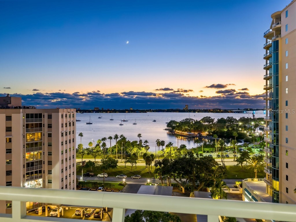 401 S Palm Avenue #1002 Sarasota FL 34236 - SARASOTA BAY A4588609 image1