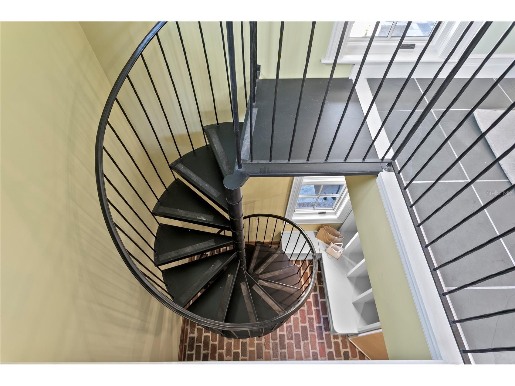 401 Snell Isle Boulevard NE Saint Petersburg FL 33704 TB8525734 image57
