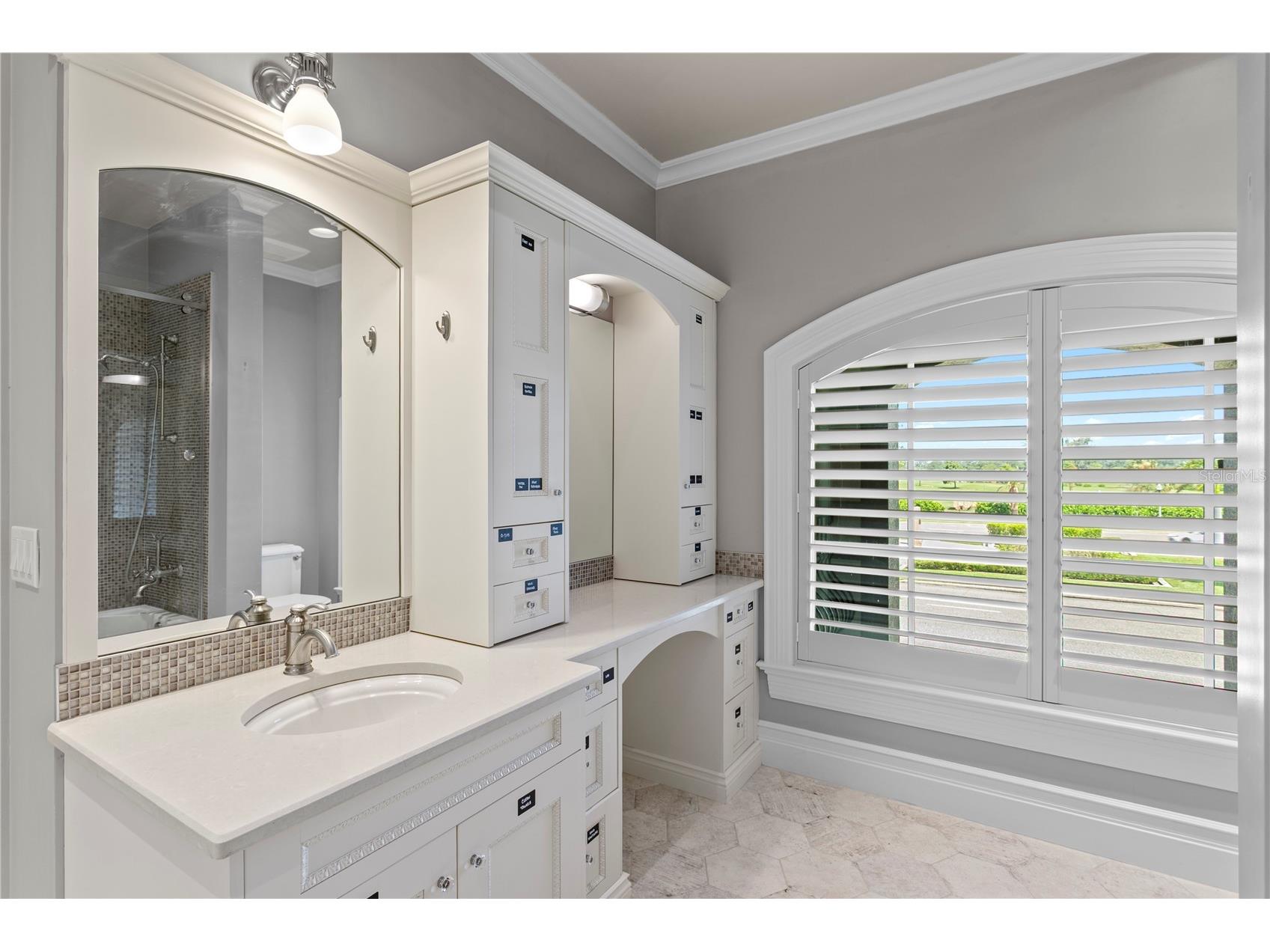 401 Snell Isle Boulevard NE Saint Petersburg FL 33704 TB8525734 image60