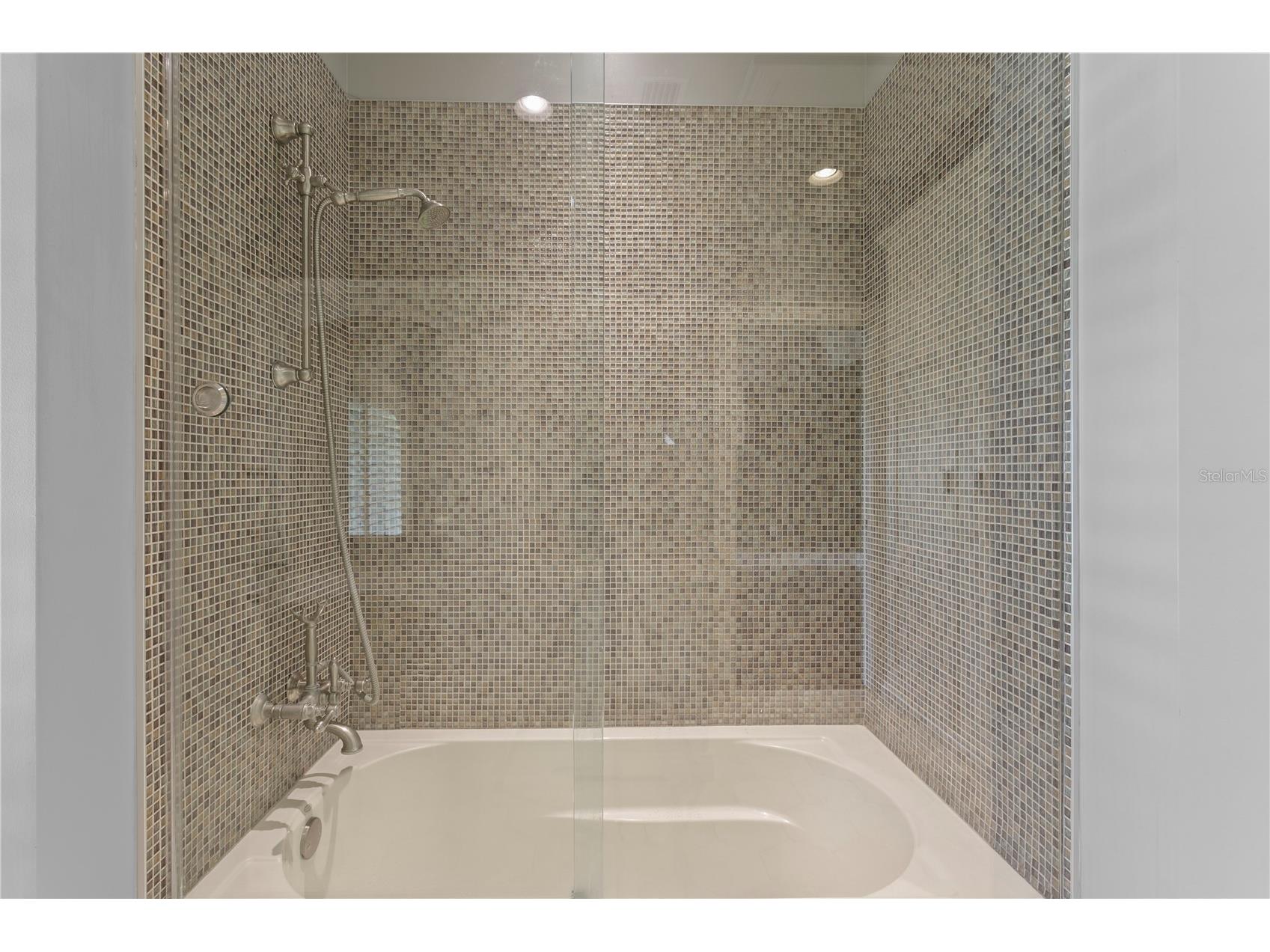401 Snell Isle Boulevard NE Saint Petersburg FL 33704 TB8525734 image62