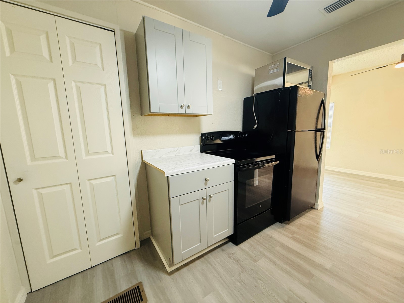4010 Miramar Way S Saint Petersburg FL 33705 TB8516208 image8