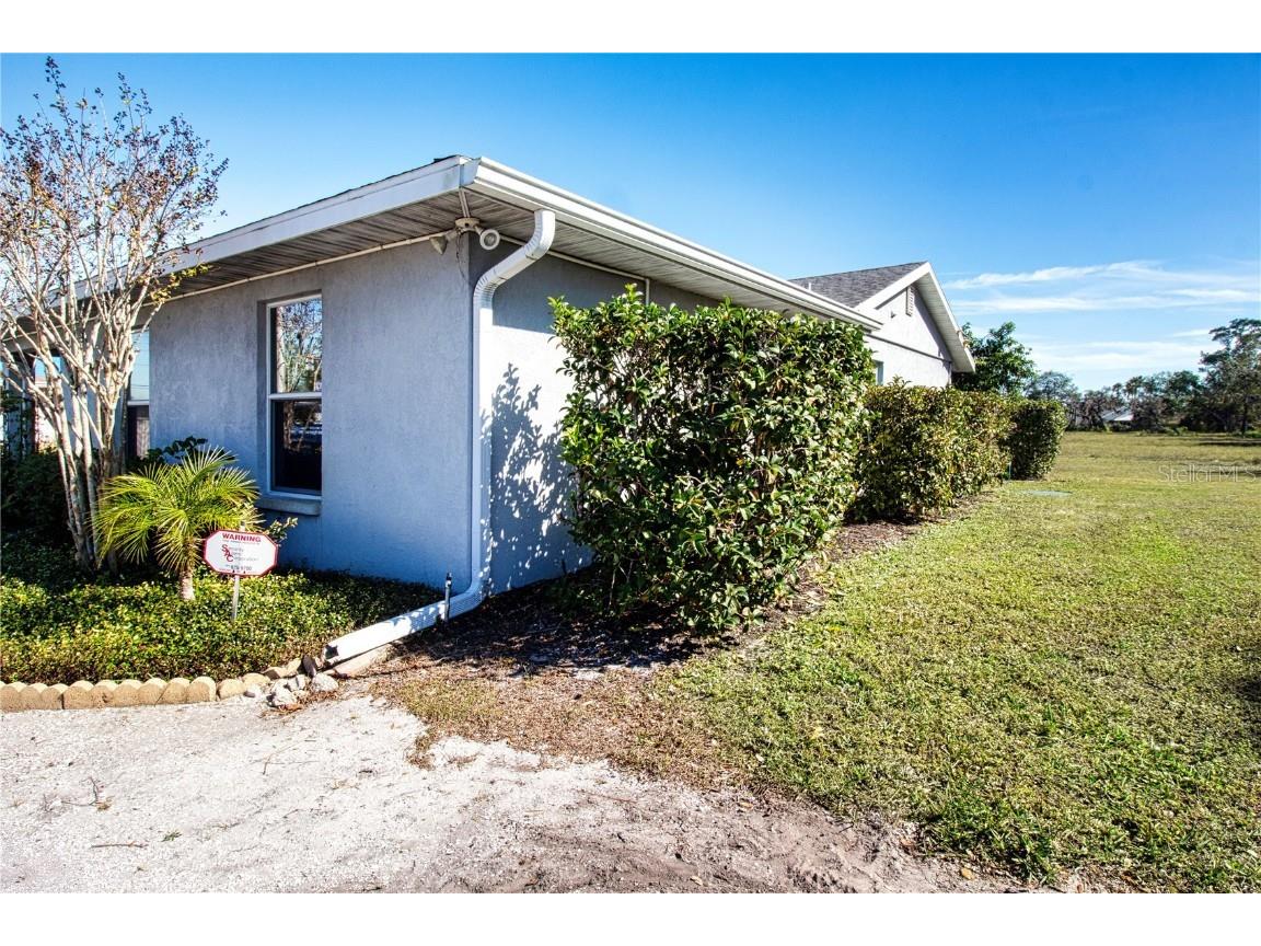 4010 N Lockwood Ridge Road Sarasota FL 34234 TB8445686 image60