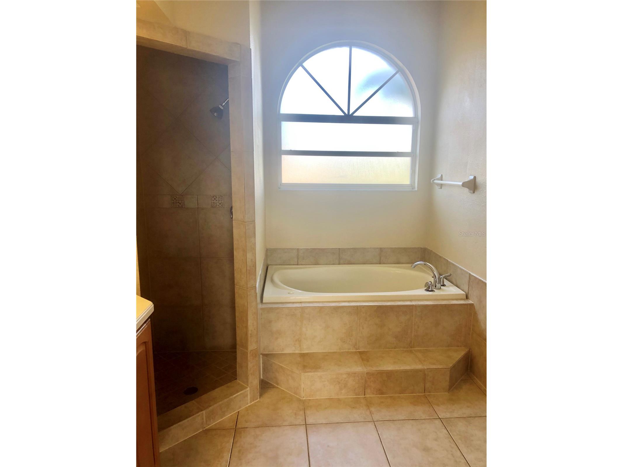 4011 72nd Avenue E Sarasota FL 34243 A4698964 image12