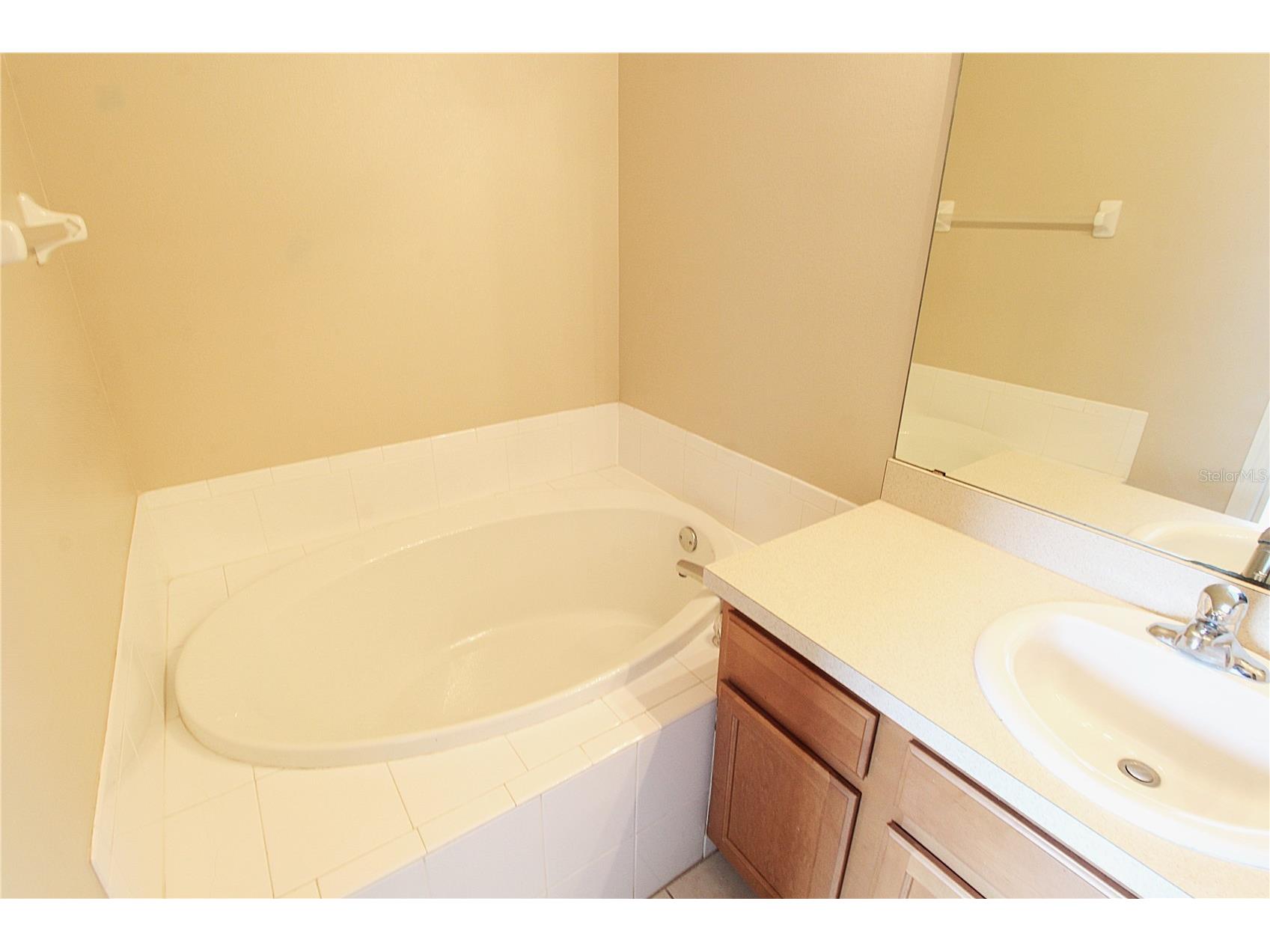 4011 Burlwood Road Sarasota FL 34233 A4700001 image10