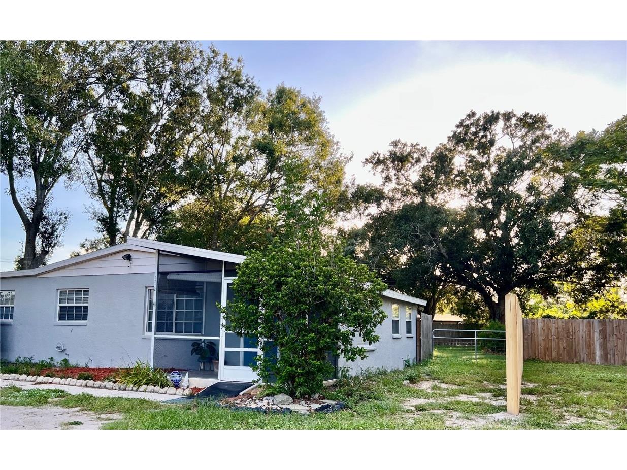 4012 Longhorn Drive Sarasota FL 34233 A4579369 image1