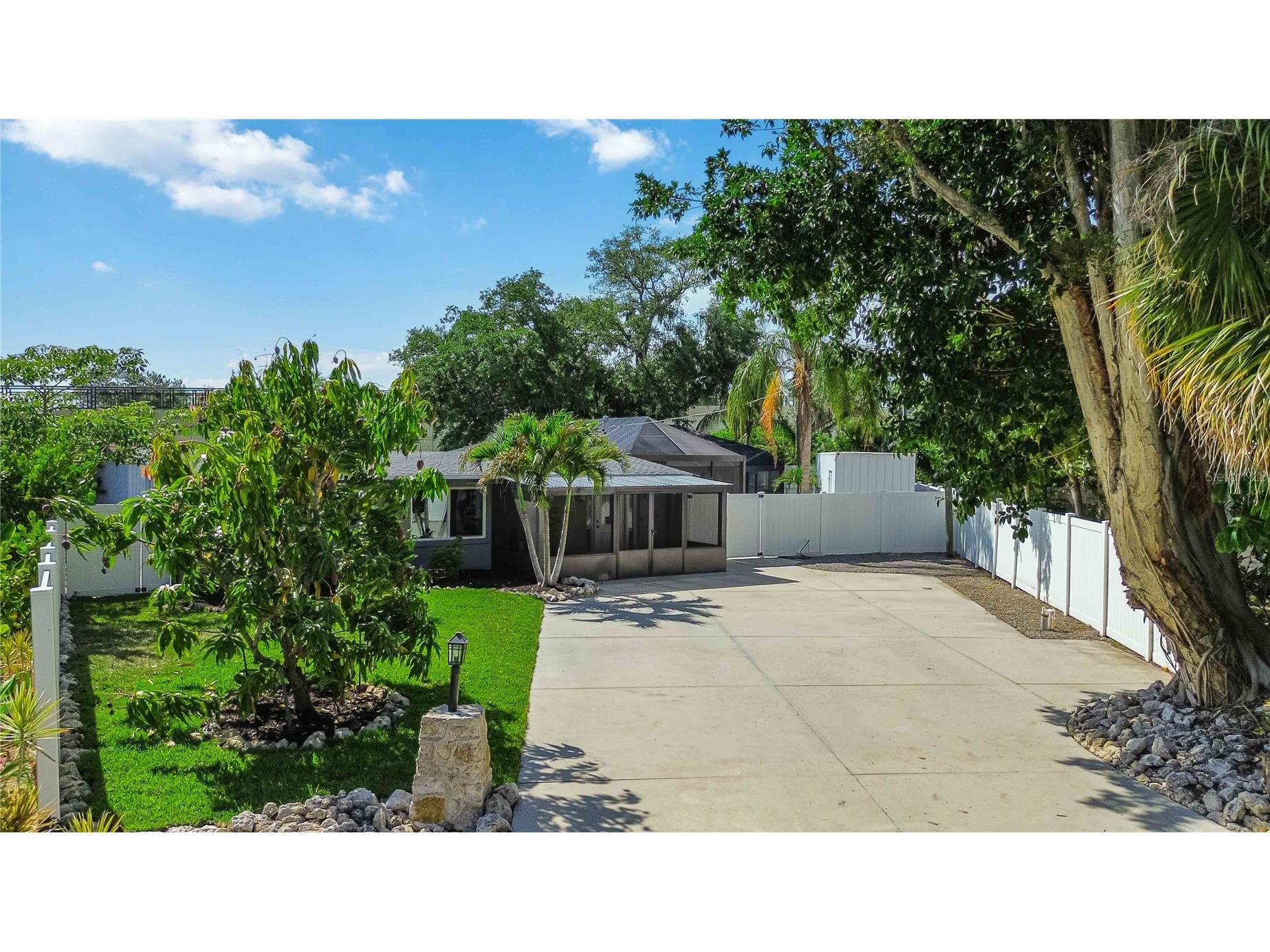 4014 Radnor Place Sarasota FL 34233 A4692497 image72
