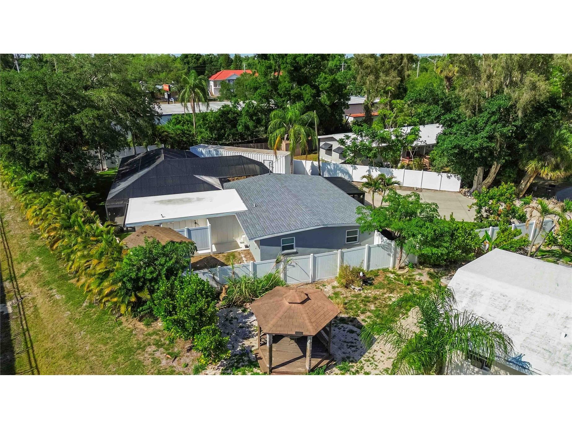 4014 Radnor Place Sarasota FL 34233 A4692497 image86