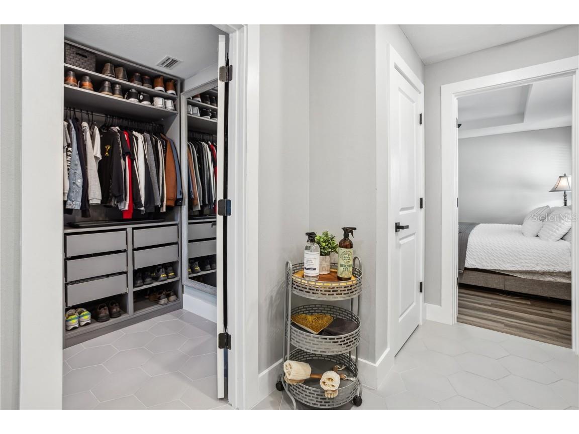 4015 10th Avenue N Saint Petersburg FL 33713 TB8368285 image32