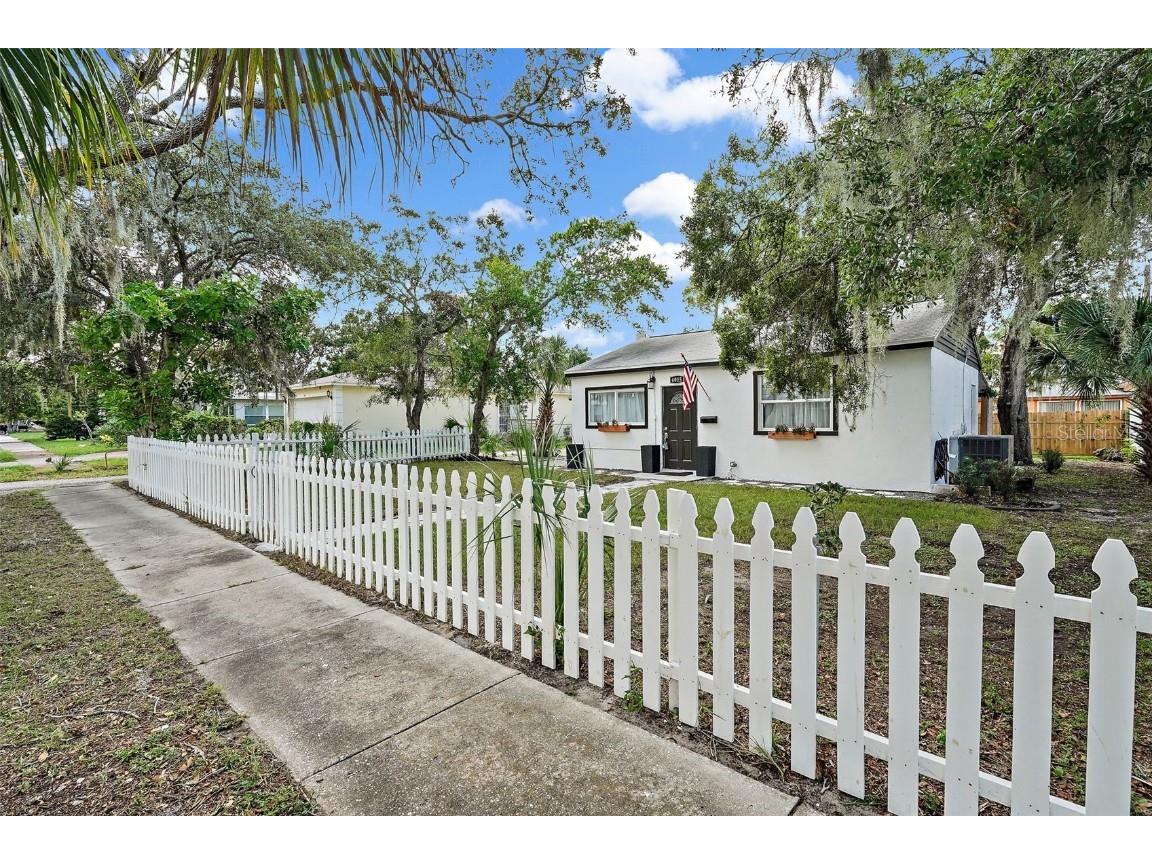 4015 7th Street S Saint Petersburg FL 33705 TB8309450 image1
