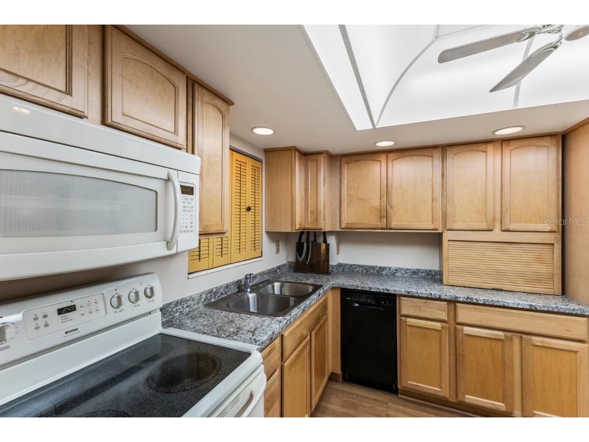 4015 Lake Bayshore Drive #108 Bradenton FL 34205 A4651331 image8