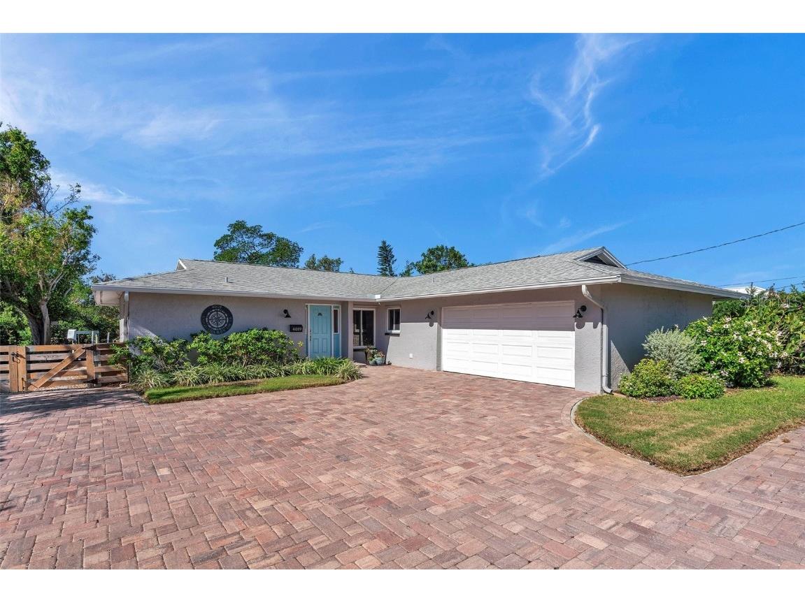 4019 Coquina Key Drive SE Saint Petersburg FL 33705 - TAMPA BAY TB8324479 image1