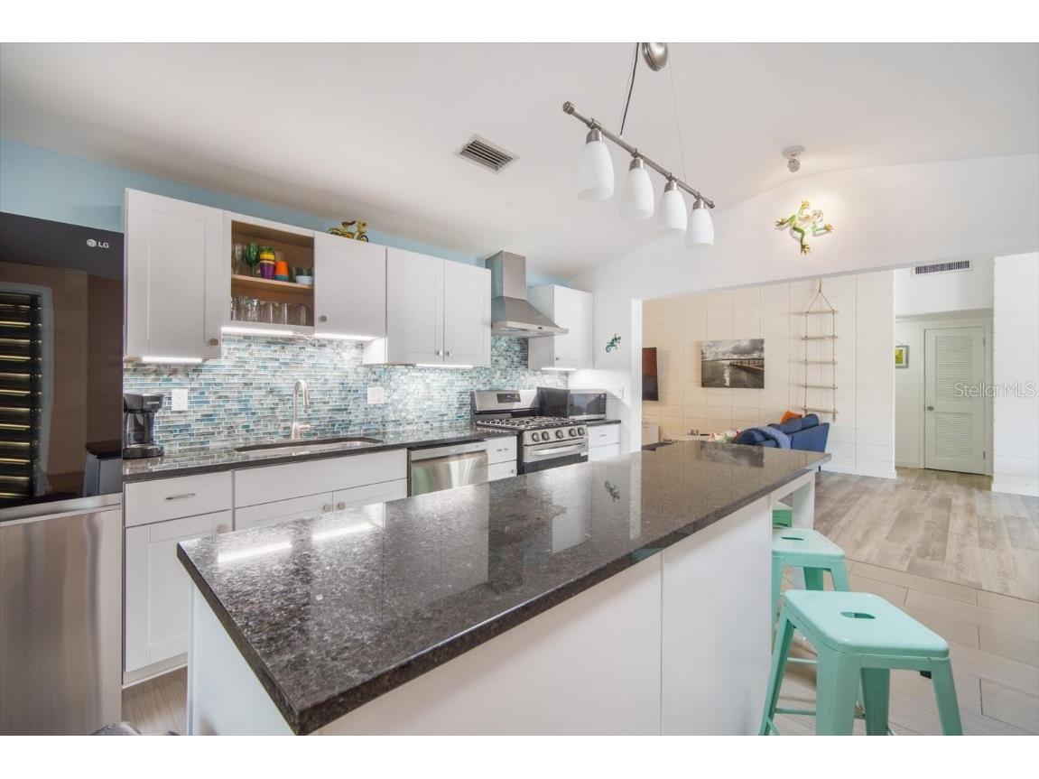 402 71st Street Holmes Beach FL 34217 A4645179 image16