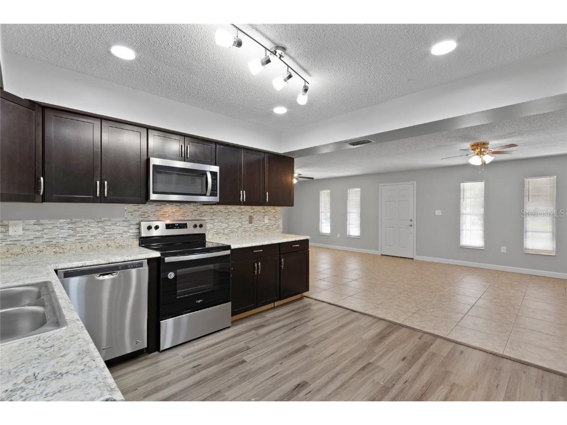 402 Century Avenue Fruitland Park FL 34731 O6363298 image2