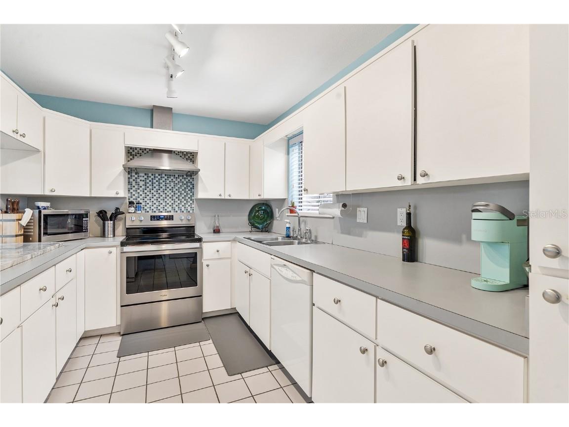 402 Clusterwood Drive Yalaha FL 34797 - LAKE HARRIS G5106185 image10