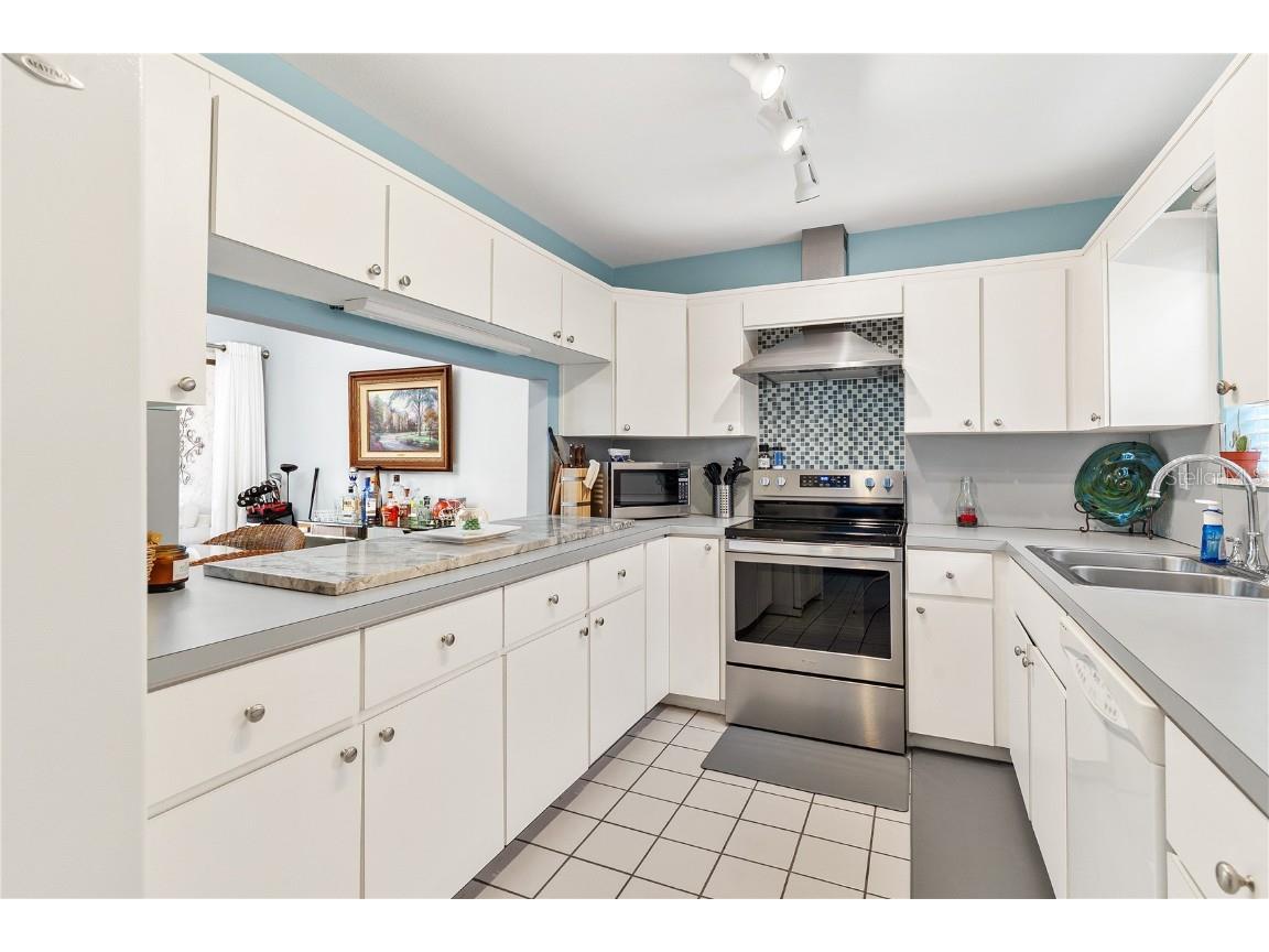 402 Clusterwood Drive Yalaha FL 34797 - LAKE HARRIS G5106185 image11