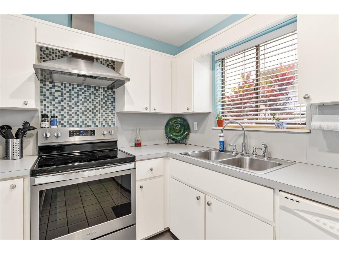 402 Clusterwood Drive Yalaha FL 34797 - LAKE HARRIS G5106185 image12