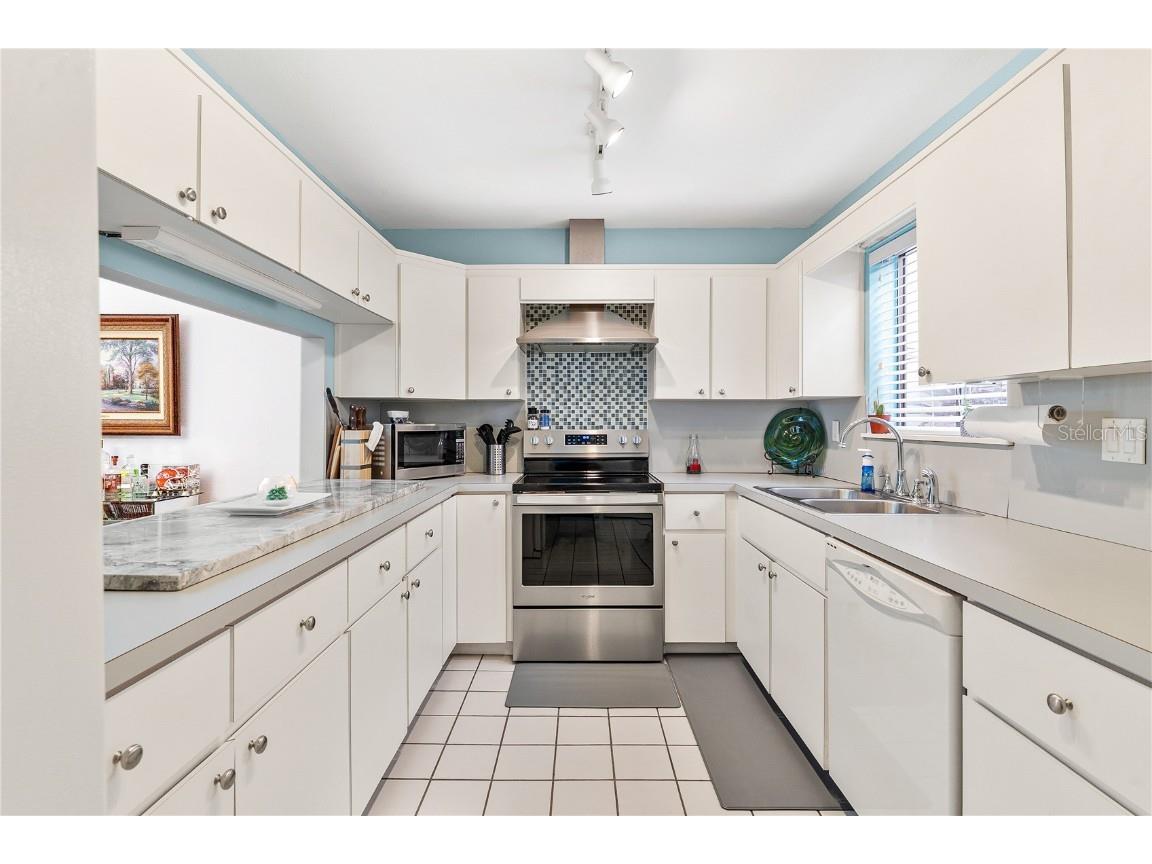 402 Clusterwood Drive Yalaha FL 34797 - LAKE HARRIS G5106185 image9