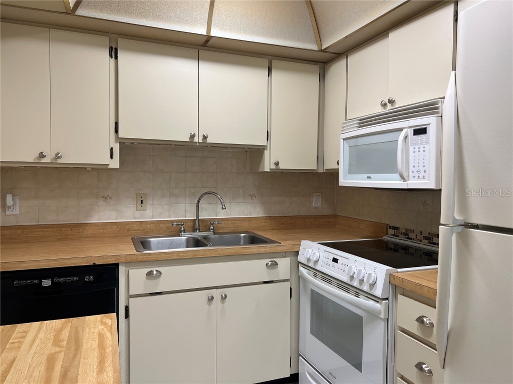 402 Finchley Court #B Sun City Center FL 33573 A4677265 image7