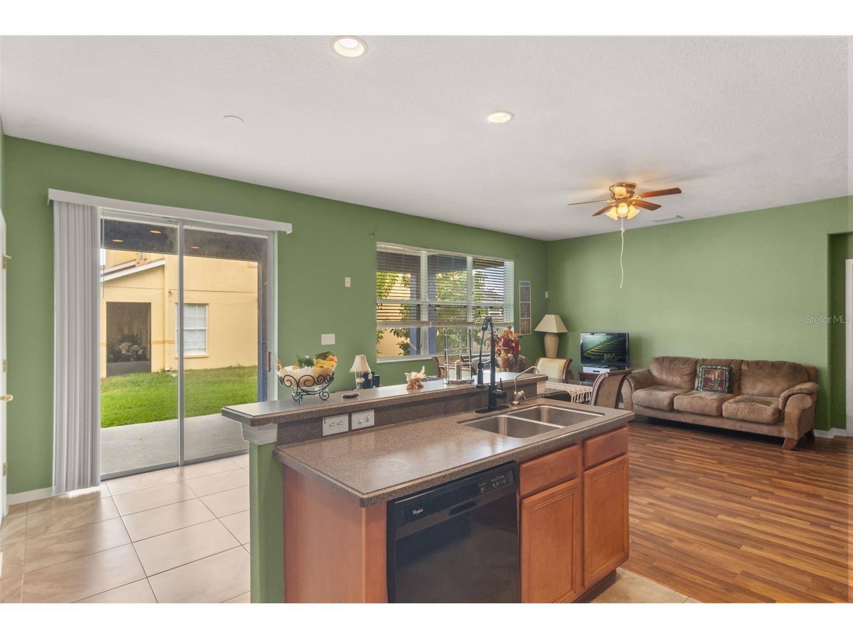402 Vine Cliff Street Ruskin FL 33570 TB8527093 image9