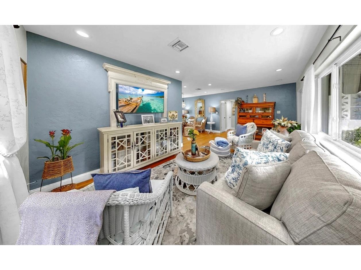 4020 Queen Street N Saint Petersburg FL 33714 TB8404537 image13