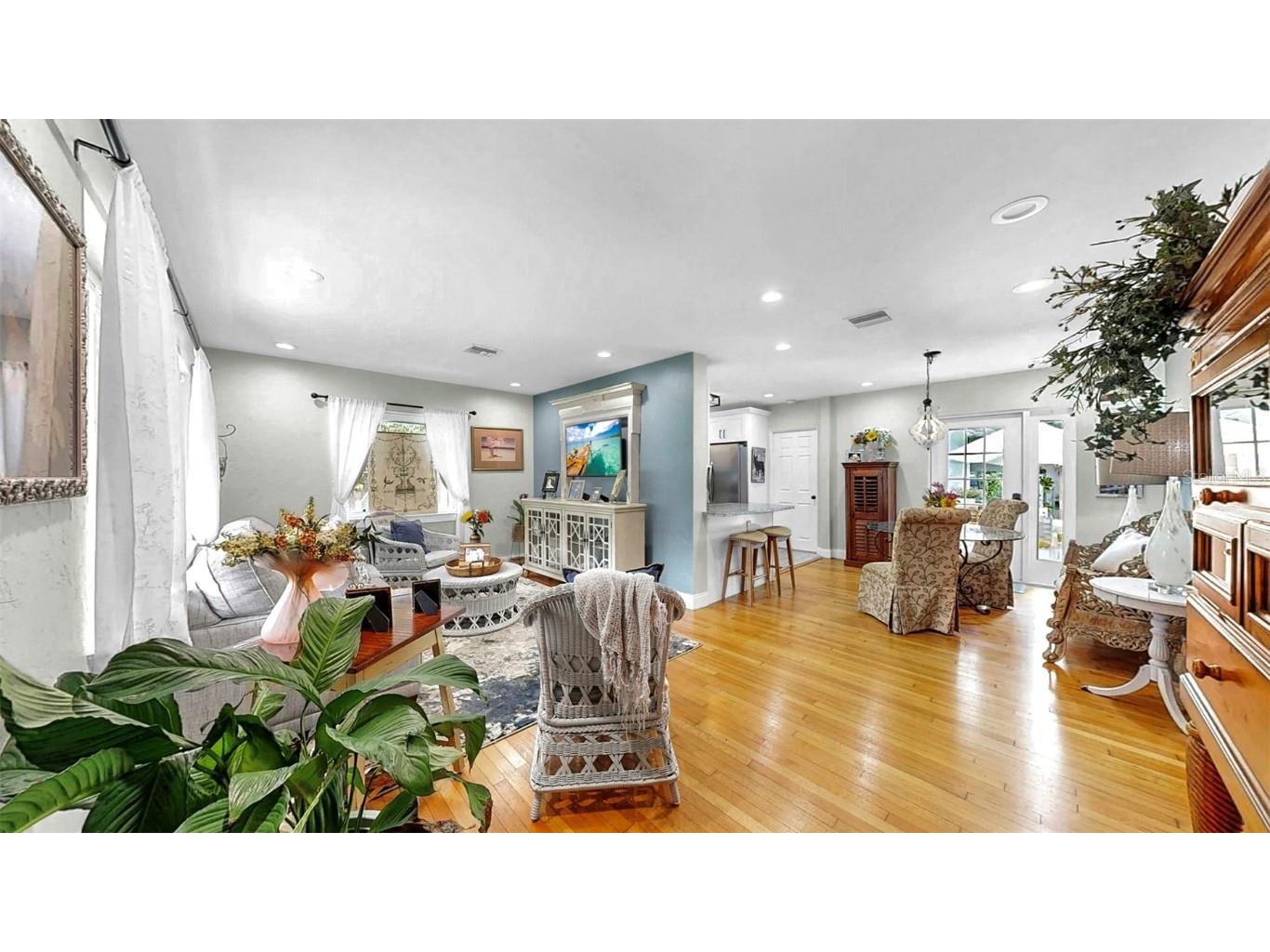 4020 Queen Street N Saint Petersburg FL 33714 TB8404537 image6